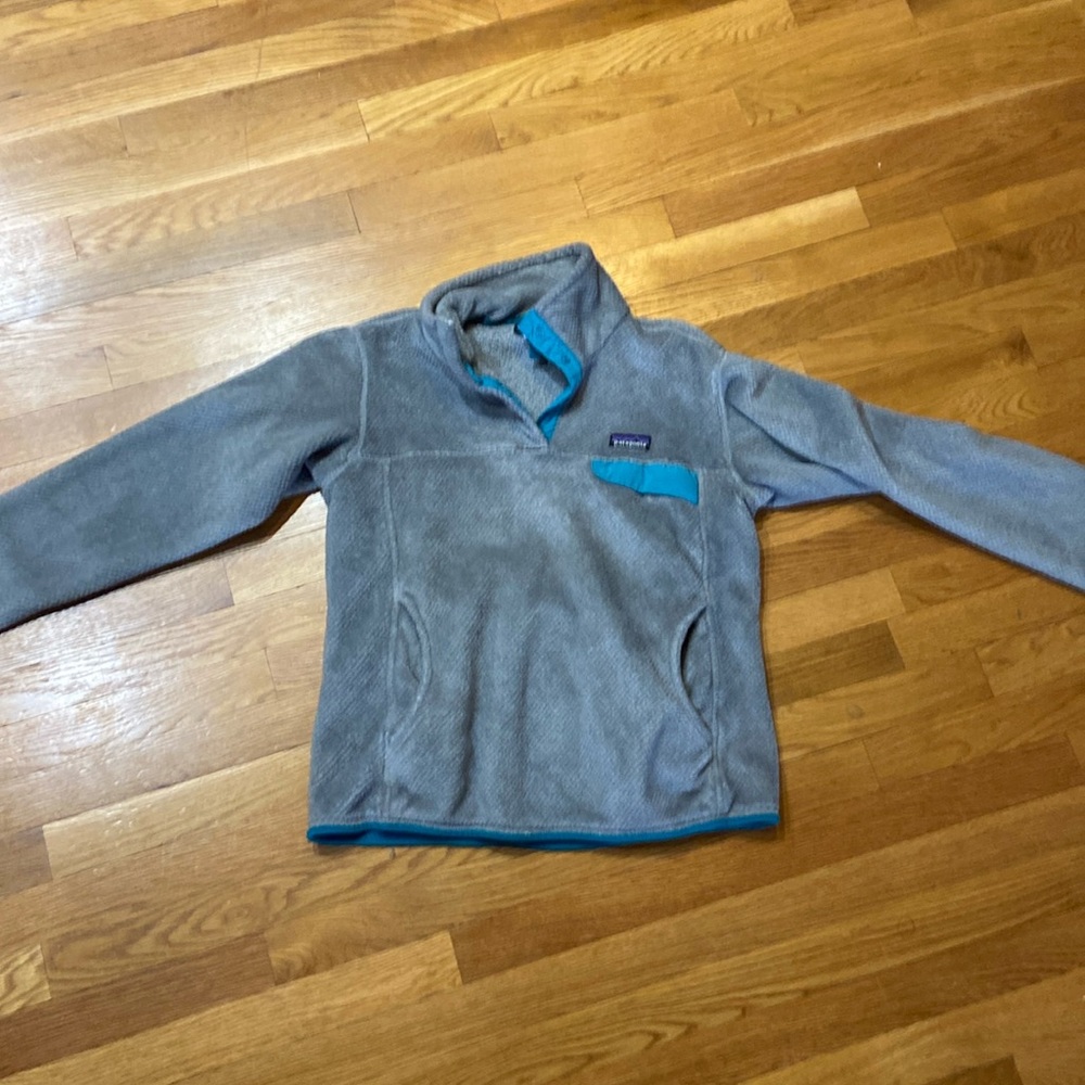 Grey Patagonia 1/4 button up sweatshirt